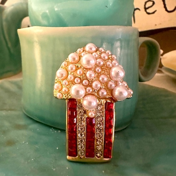 Jewelry - Popcorn Pearl Brooch